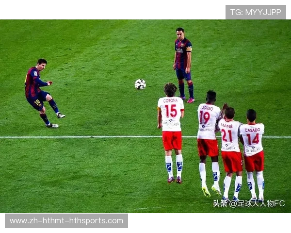 足球克鲁伊夫转身在紧凑比赛中如何为球员赢得摆脱空间